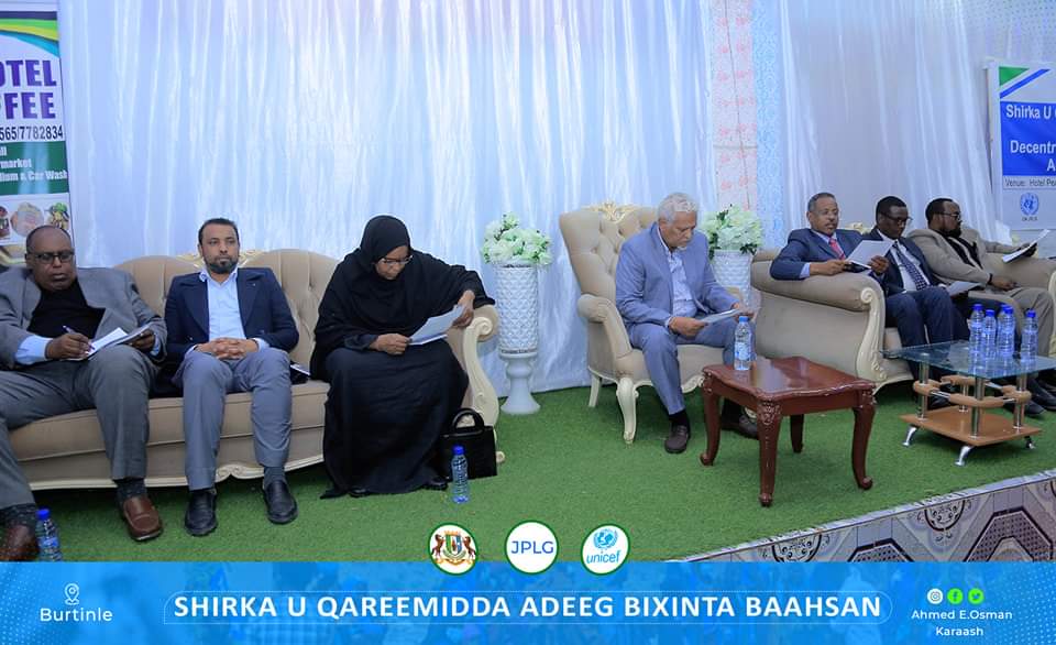 puntlandstatetv's tweet image. Madaxweyne ku-xigeenka Dowladda #Puntland Mudane @ahmedkaraash, ayaa hadda daah-furaya Shirka u qareemidda adeeg bixinta baahsan ee mashruuca horumarinta degmooyinka Puntland ee (#JPLG). #Puntland #Somalia