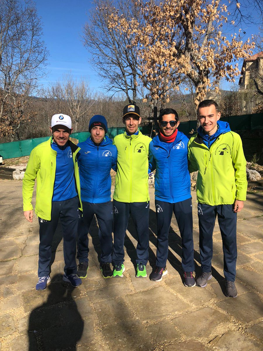 Y como no, dar las gracias a ese equipo que tenemos, que manera de hacer km, pico y pala. De ayudarnos los unos a los otros aunque no entrenasemos juntos. El #NunhezTeam siempre ❤️