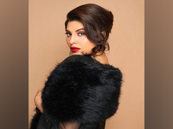ANI's tweet photo. ED has issued lookout notice against actor Jacqueline Fernandez in connection with a Rs 200 crore extortion case involving conman Sukesh: Sources 

(File pic) https://t.co/eBqSgMC4OC