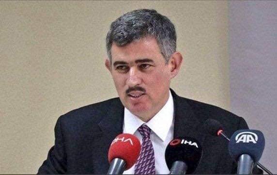 Bir badem bıyıklı daha gitti sıra diğerlerinde 

Güle Güle Metin Feyzioğlu