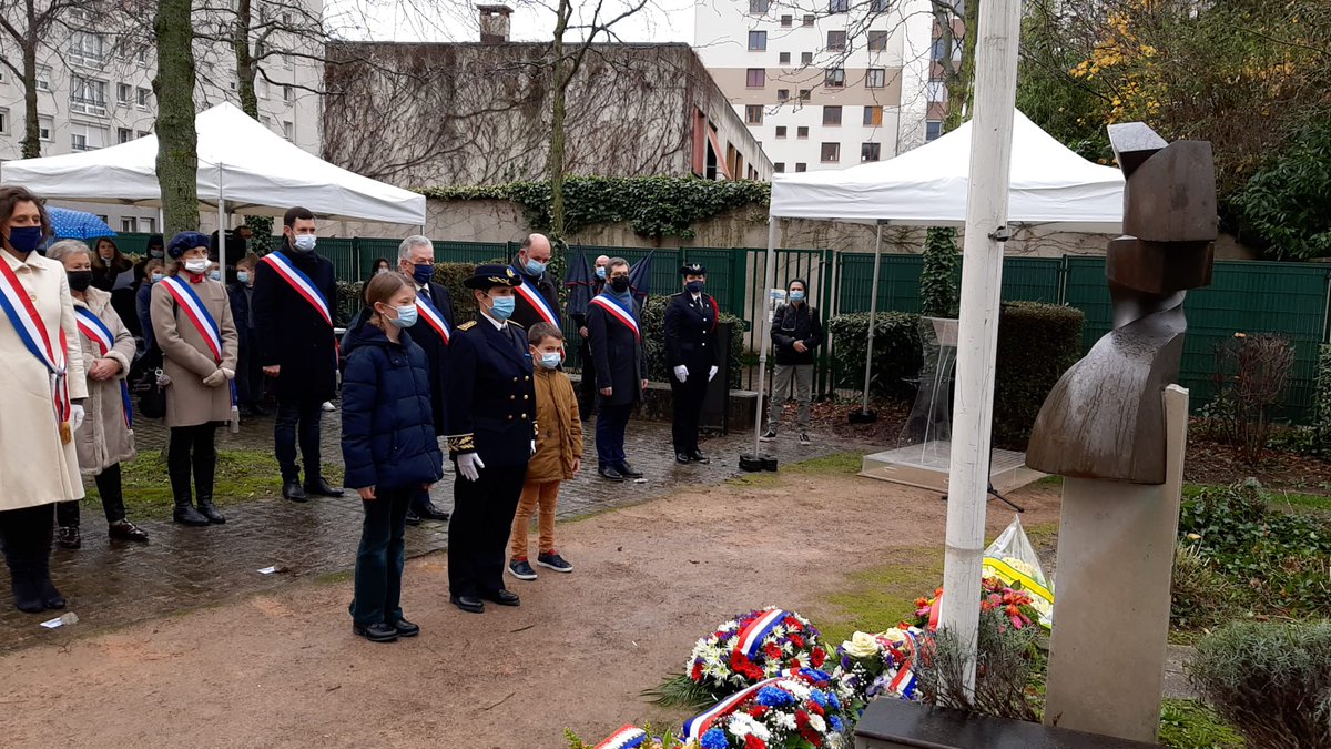Prefet92's tweet photo. 🇫🇷Journée nationale d’hommage aux « morts pour la France » pendant la guerre d’Algérie et les combats du Maroc et de Tunisie
La directrice de cabinet Sandra Guthleben préside la cérémonie à Vanves avec le maire @bgauducheau, @flprovendier et les autorités civiles et militaires https://t.co/YDiK7KB4lr