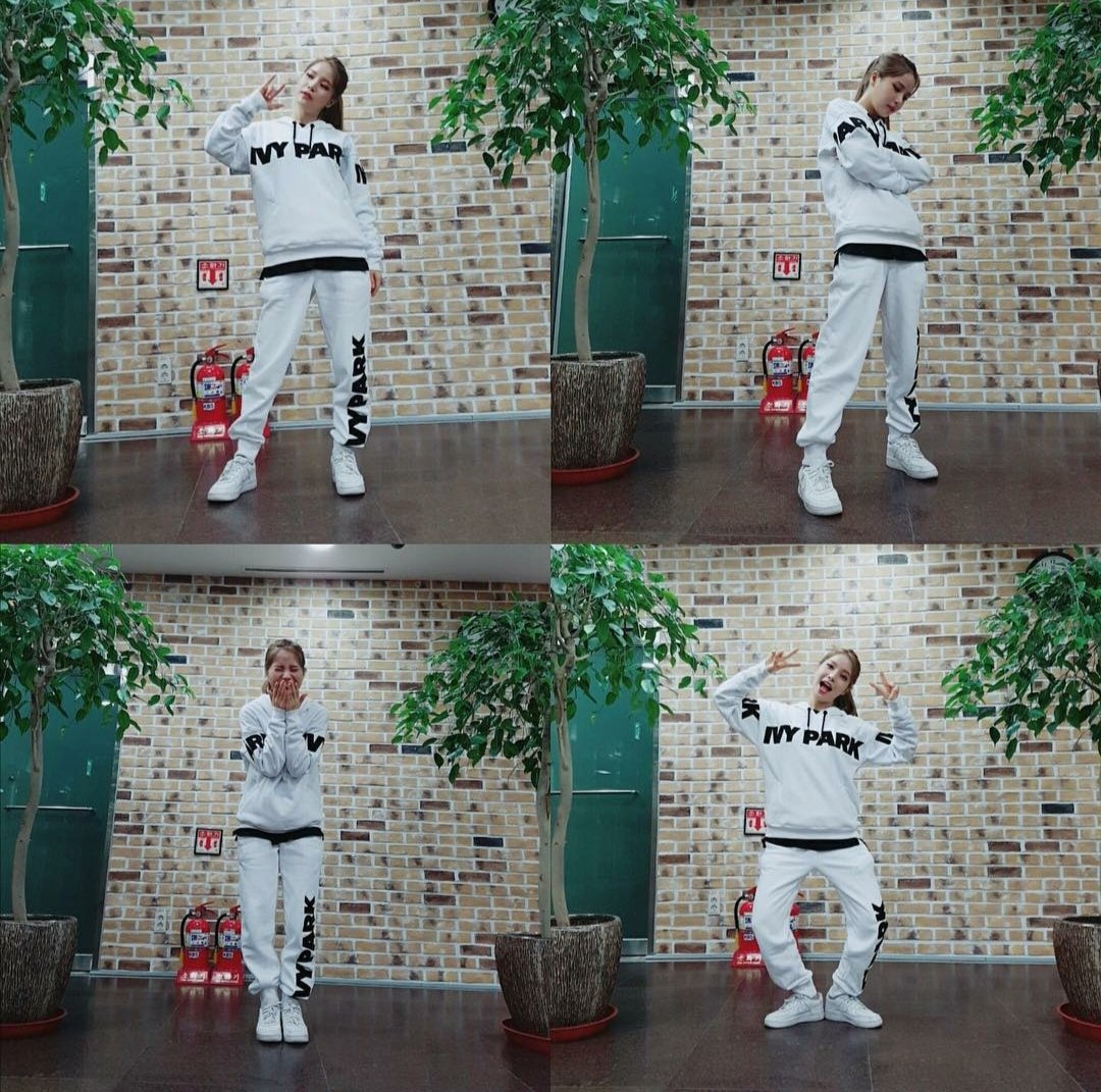 moonlights_twt's tweet photo. ¡Knock knock! Hoy nos levantamos con ganas de hacerle stream a las canciones del álbum debut de @officiaIwei, por mi parte #iAmHugYou, la canción más linda de todo su álbum y me uno al #FirstSightParty con ella <3 Hacen ¡ARTE!
ℰ𝗍𝗁𝖾𝕣𝖾𝖺𝗅 ℒ𝖾𝖺𝕕𝖾𝗋 #𝘾𝘼𝕄𝖤𝖱𝖮𝗡 🐧 https://t.co/uHUo8oI4o4