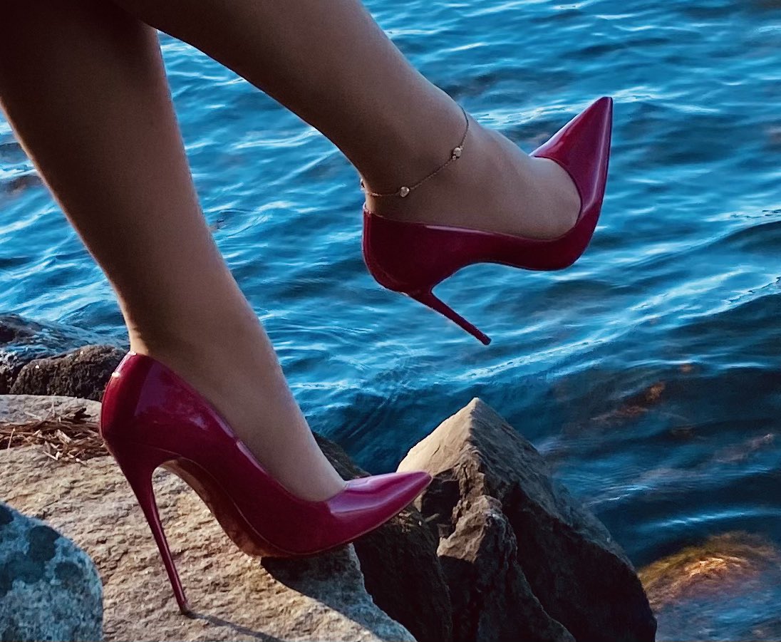 luv_heels on X: #luvshoes #highheels #louboutin #shoes #heels #FridayVibes  #TGIF #stilettos #heels #officeheels #jeans #jeansandheels 💋   / X