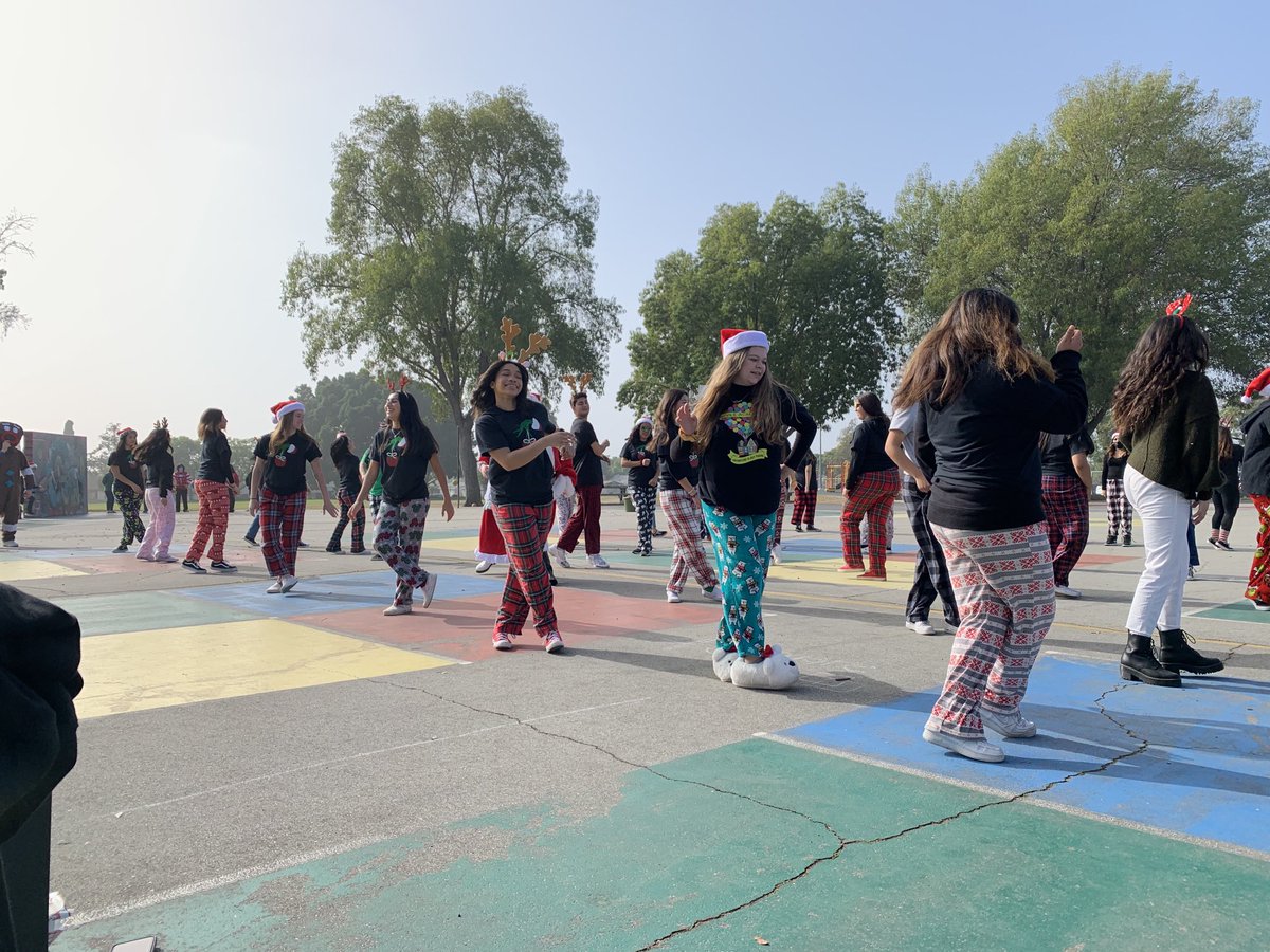 LaPlumaPanthers's tweet photo. Thank you to Mrs. Wood and LMHS students and staff for bringing a little holiday cheer to our campus. Our students and staff loved it! #spreadingcheer #applestudents #ladymatadores #danceteam #choir #teameffort https://t.co/YgObZsgFe7