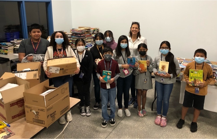 🌍MAKING A GLOBAL IMPACT🌍

Students at Indiantown Middle School successfully campaigned to send over 1000 books to start a library in Uganda with the help of the @AfricanLibraryProject. Congratulations on hitting your goal and being #ALLINMartin! 👊