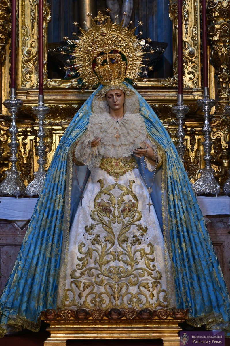 ⚪️🟣De esta manera se presenta María Santísima de las Penas, vestida por Francisco Garví, con motivo de los cultos en honor a su Purísima e Inmaculada Concepción que celebraremos en estos días.  

📸<a href="/elbarcodemaria/">El Barco de María</a> <a href="/cfzherrera/">Carolina Fernández</a> 
<a href="/FranciscoGarvi/">Francisco Garví</a>