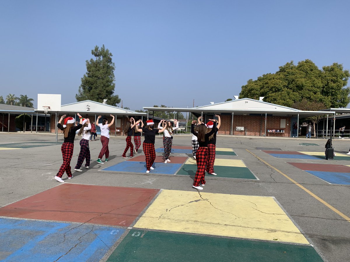 LaPlumaPanthers's tweet photo. Thank you to Mrs. Wood and LMHS students and staff for bringing a little holiday cheer to our campus. Our students and staff loved it! #spreadingcheer #applestudents #ladymatadores #danceteam #choir #teameffort https://t.co/YgObZsgFe7