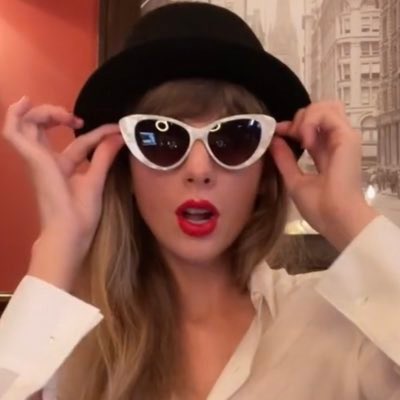 caffienatedbook's tweet photo. waiting for hanker all glammed up owning the red carpet aaaaaaaaa 💞 https://t.co/egvXhl5wOF