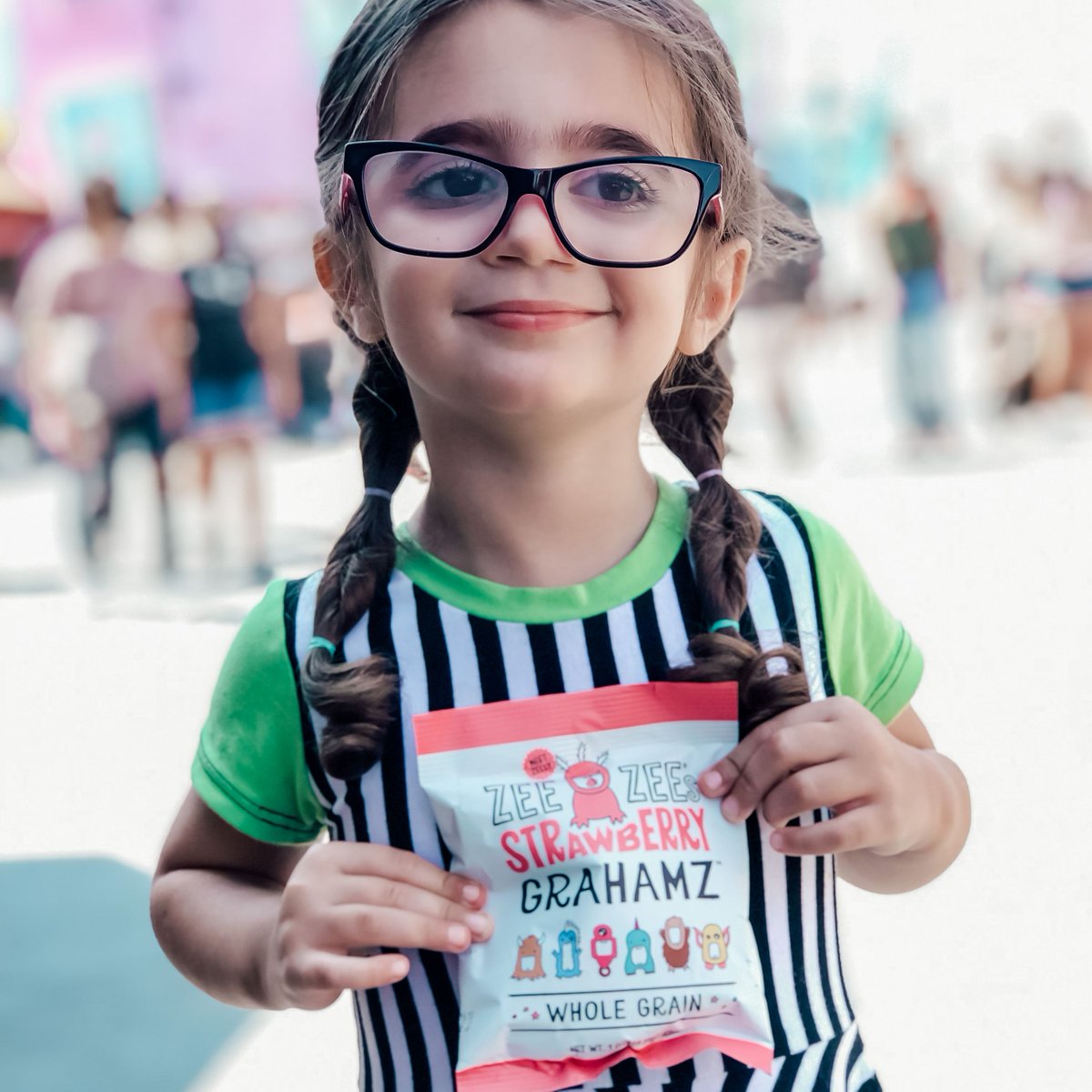 ZeeZeesFoods's tweet photo. When you're #onthego and you've got #hungrykiddos, surprise and delight them with #StrawberryGrahamz! Shop now at: https://t.co/lDVBOZAIqz

#zeezees #grahamz #wholegrain #grahamcrackers #wholegrainsnacks #onthegosnack #hungrykids #hungrylittles #toddlerfood #toddlerfoodideas https://t.co/ERVufK7mFm