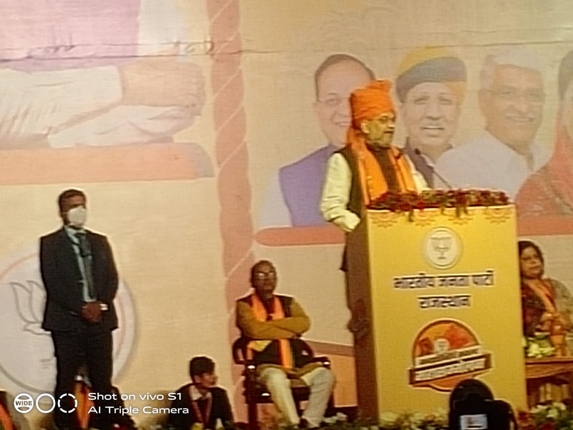 JitenGothwal's tweet photo. आज भाजपा राजस्थान की प्रदेश कार्यसमिति में माननीय श्री अमित शाह जी के प्रेरणा पुंज मार्गदर्शन से #TeamRajasthan परिवार में नई सकारात्मक ऊर्जा का संचार हुआ है, जो यहां संगठन के विचार को सर्वव्यापी और सर्वस्पर्शी बनाने में मील का पत्थर साबित होगा। https://t.co/wJNuTdozOX