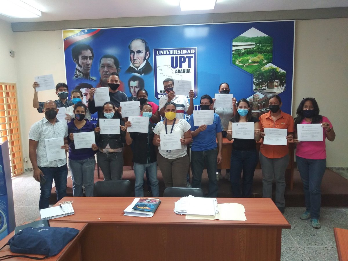 BettysMunoz's tweet photo. #ProfesorUniversitario No se nace con esa vocacion, no se obtiene con un título, no decimos cuando niños que uno quiere ser profesor universitario...pero cuando escogemos esa profesión la convertimos en una forma de vida, de compromiso y pasión, que Dios y la patria los bendigan! https://t.co/CHvcm45qEr