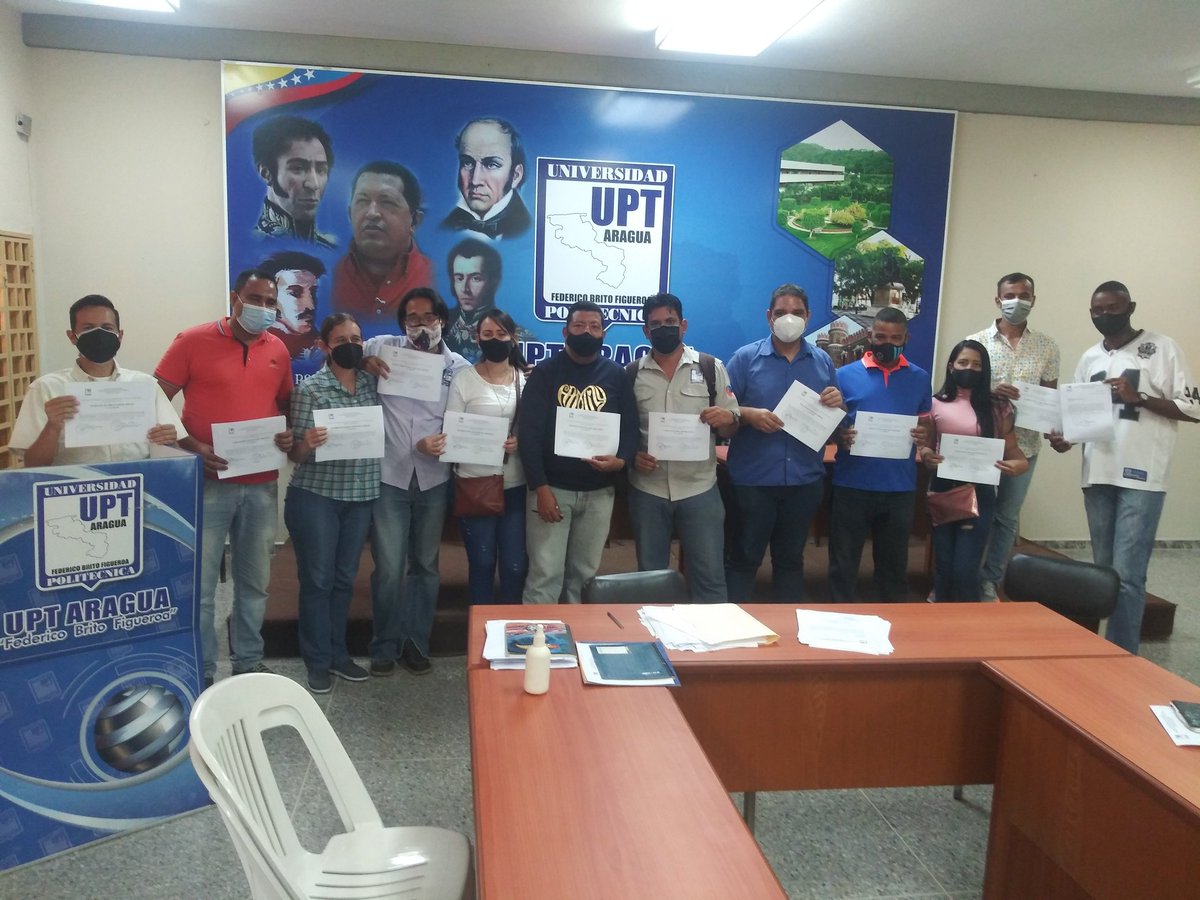 BettysMunoz's tweet photo. #ProfesorUniversitario No se nace con esa vocacion, no se obtiene con un título, no decimos cuando niños que uno quiere ser profesor universitario...pero cuando escogemos esa profesión la convertimos en una forma de vida, de compromiso y pasión, que Dios y la patria los bendigan! https://t.co/CHvcm45qEr
