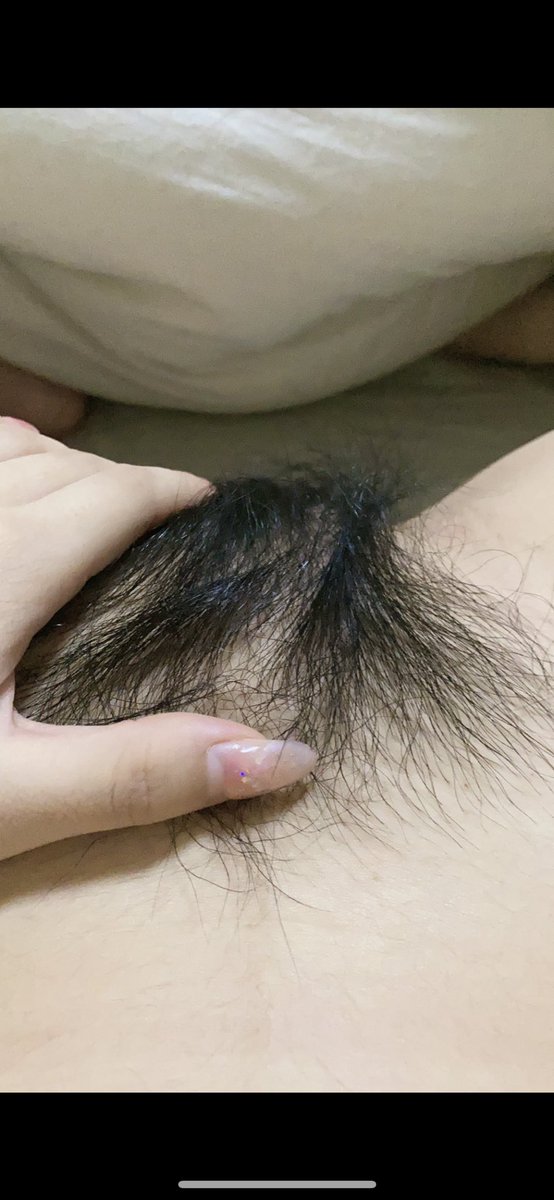 毛毛又长长了，又浓又密，一直在纠结要不要图省事去做比基尼脱毛

倒不是怕疼，毕竟我自己都可以用蜜蜡撕干净

主要是虽然喜欢幼齿，但有时候觉得有毛毛看起来更骚。毛多的女人性欲强

Ps.没毛容易阴道炎🤪 https://t.co/uMQnhsnc9V