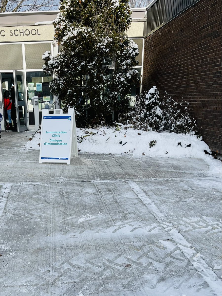 Regina_St_Alt's tweet photo. Just a friendly reminder the @OttawaHealth has a clinic set up for the 1st shot for children aged 5-11. First come first served with appointment cards if busy. @Regina_St_Alt https://t.co/USTcU2sYzu