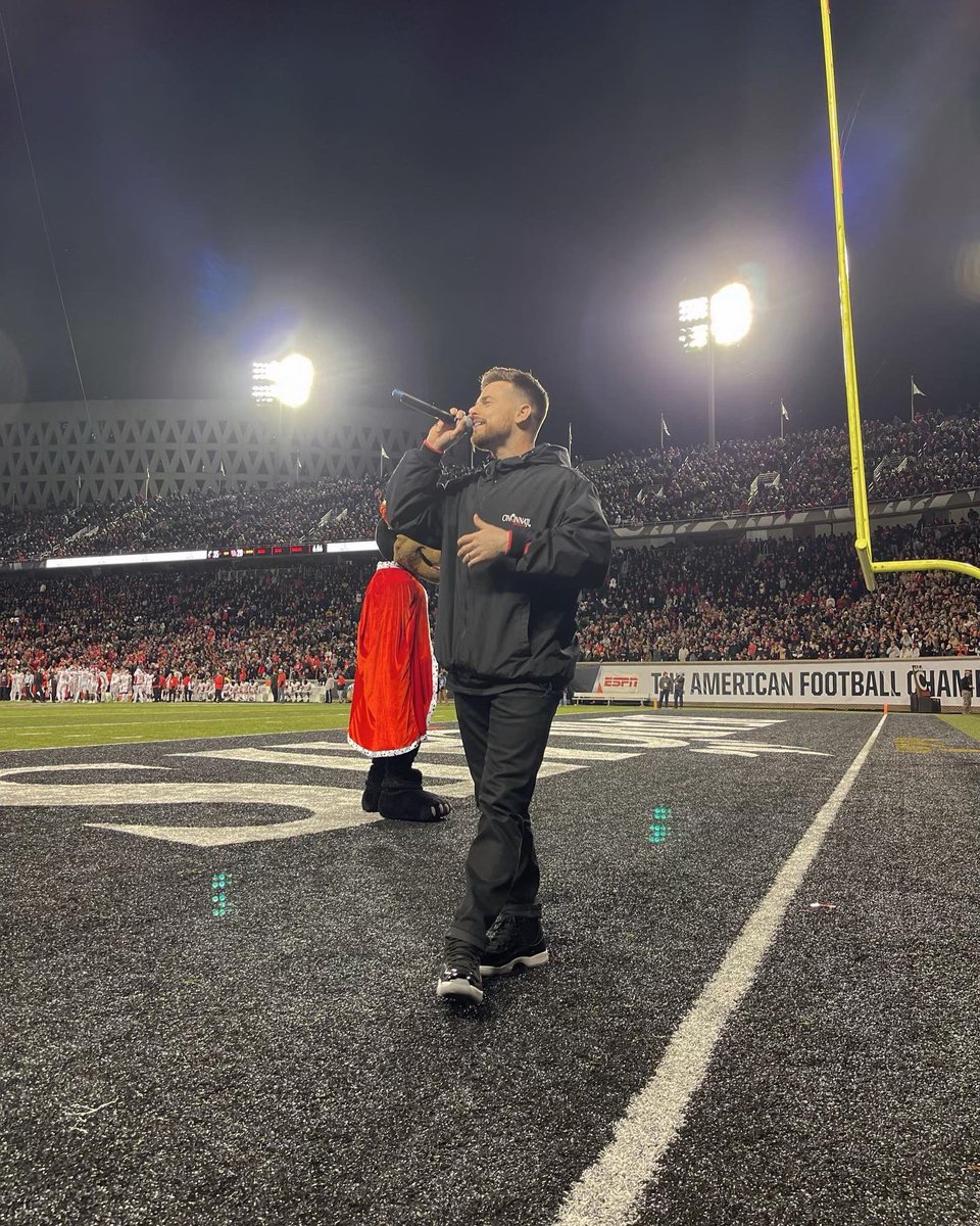 djetrayn's tweet photo. as the great freddie mercury once said… 

we are the champions, my friends 🍾

#gobearcats #cincinnatibearcats #cincinnati #cincy #aacchampionship #collegefootballplayoff #wearethechampions https://t.co/h22ER6Docq