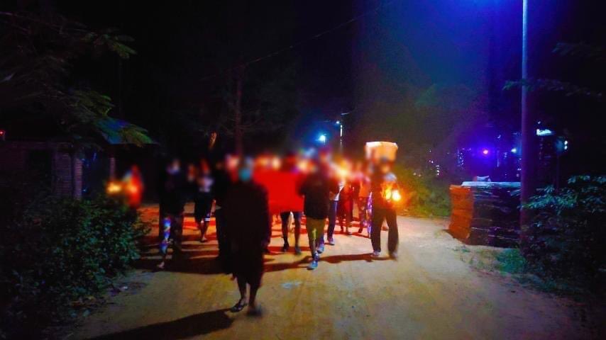 TTFR__Myanmar's tweet photo. Civilians from LaungLone staged the night protest against the military dictatorship. #Dec5Coup #HelpMyanmarIDPs #WhatsHappeningInMyanmar https://t.co/HkaR9xE7Yz