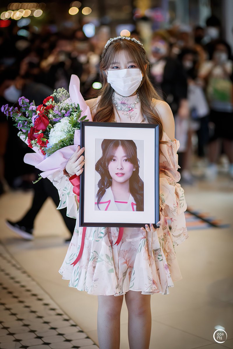 037_m2's tweet photo. [211205] Mewnich @ Mewnich's Graduation Stage, The Mall Bangkapi
#MewnichGraduate
#MewnichBNK48
#BNK48
#Mew_mn 
#Mewnich
#037M2 https://t.co/2S0f1LRE47