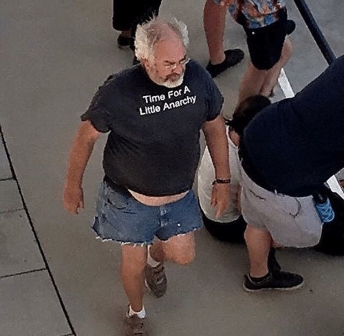 buddy_ferrara's tweet photo. me omw to the kitchen after several bong rips https://t.co/mQ8FIvTOaa
