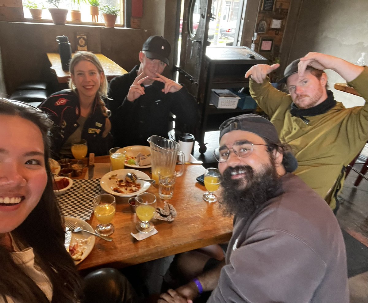 natashatenggoro's tweet photo. Local designers demanded a seat at the table (of garlic knots and mimosas) #drweek2021 https://t.co/RrFlVl5rD3