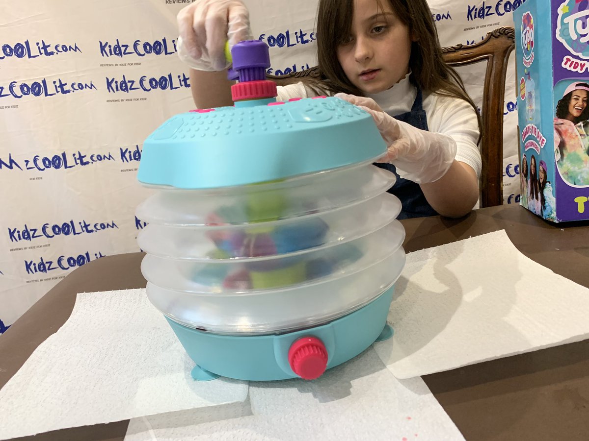 Kidzcoolit's tweet photo. .@Mookietoys Been doing some tie-dyeing with Bex today with this new toy from Mookie!!! #Tybo #TieDye #TieDying #GiftGuide #CountdowntoChristmas .@Norton_PR https://t.co/e9n3ZVs3ke