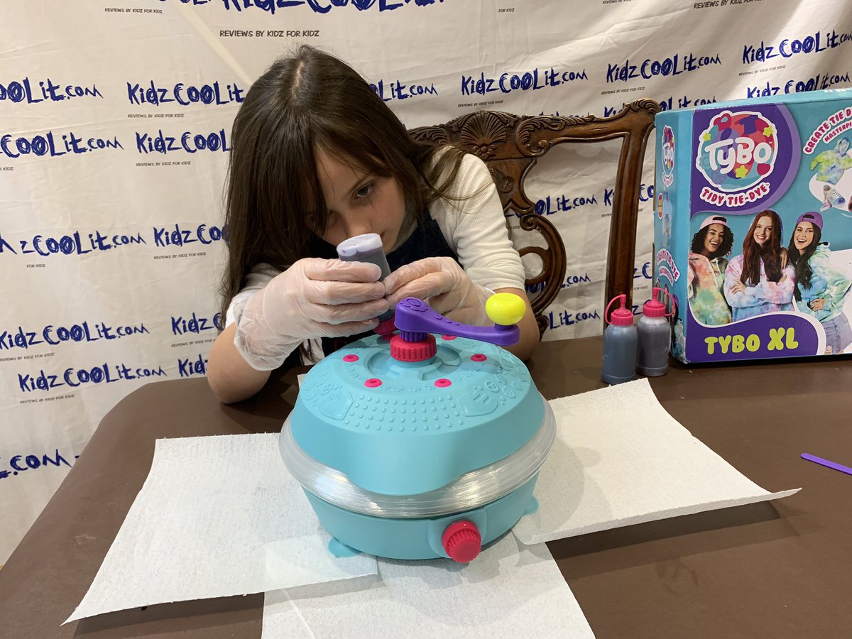 Kidzcoolit's tweet photo. .@Mookietoys Been doing some tie-dyeing with Bex today with this new toy from Mookie!!! #Tybo #TieDye #TieDying #GiftGuide #CountdowntoChristmas .@Norton_PR https://t.co/e9n3ZVs3ke