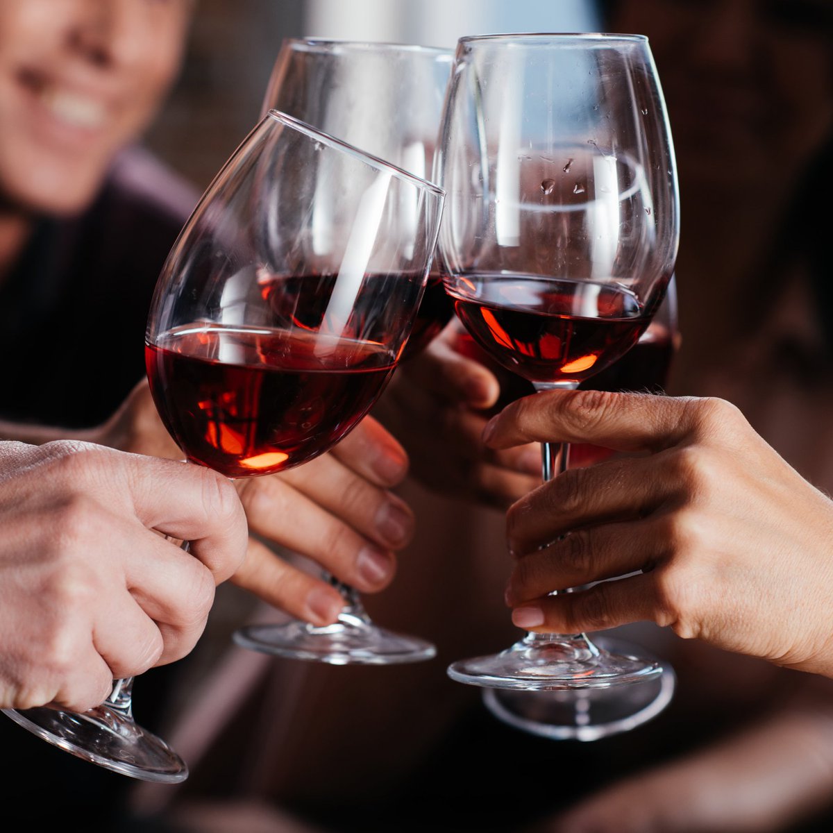 MarriottHouston's tweet photo. Let’s raise a glass to #NationalRepealDay!

Enjoy a glass of wine (or two) at the Den Bar today. https://t.co/61rQ4CRJvs