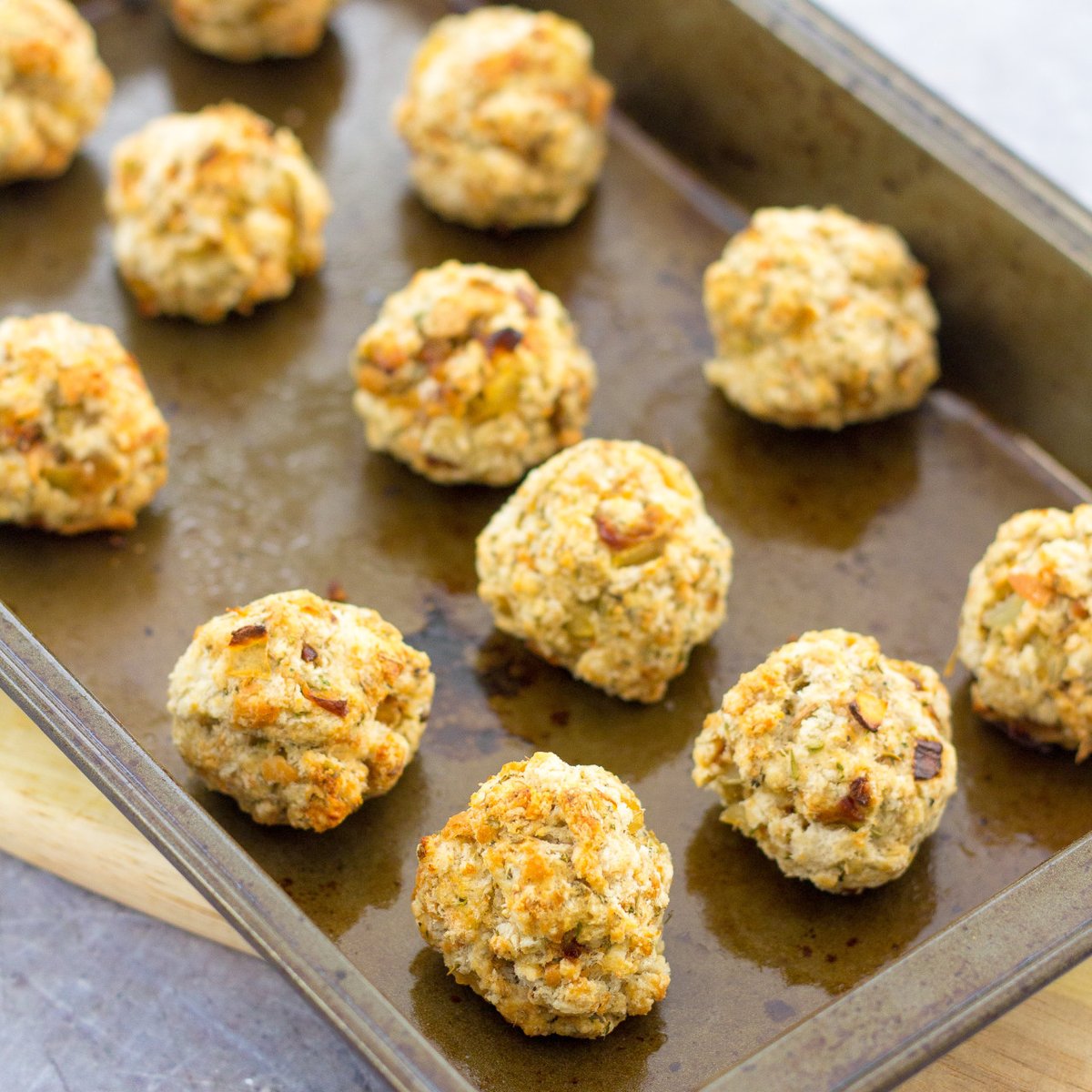 easypeasyfoodie's tweet photo. Want an easy stuffing recipe that can be made ahead of time and takes just a few minutes? Try my delicious Easy Sage and Onion Stuffing Balls recipe => https://t.co/51WeOlXyWt
#stuffing #sageandonionstuffing #stuffingballs #makeahead #roastdinner #easypeasyfoodie https://t.co/GU4hYPAyeW