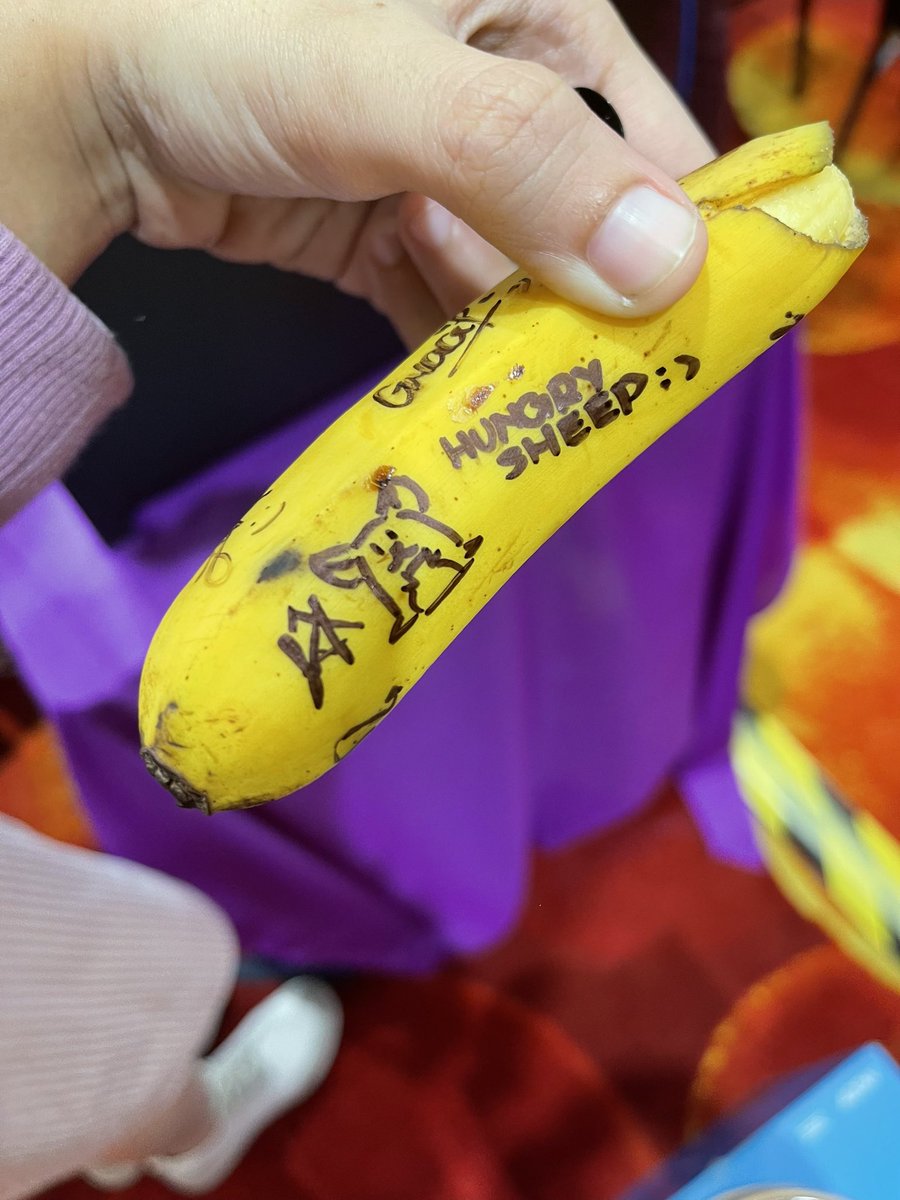 syeramon's tweet photo. We signed a Banana 🍌🙂
#Checked #Random #Schenanigans https://t.co/O85f58bG61