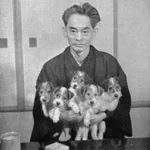 あの文豪・川端康成も…5匹の子犬を抱っこしてご満悦!