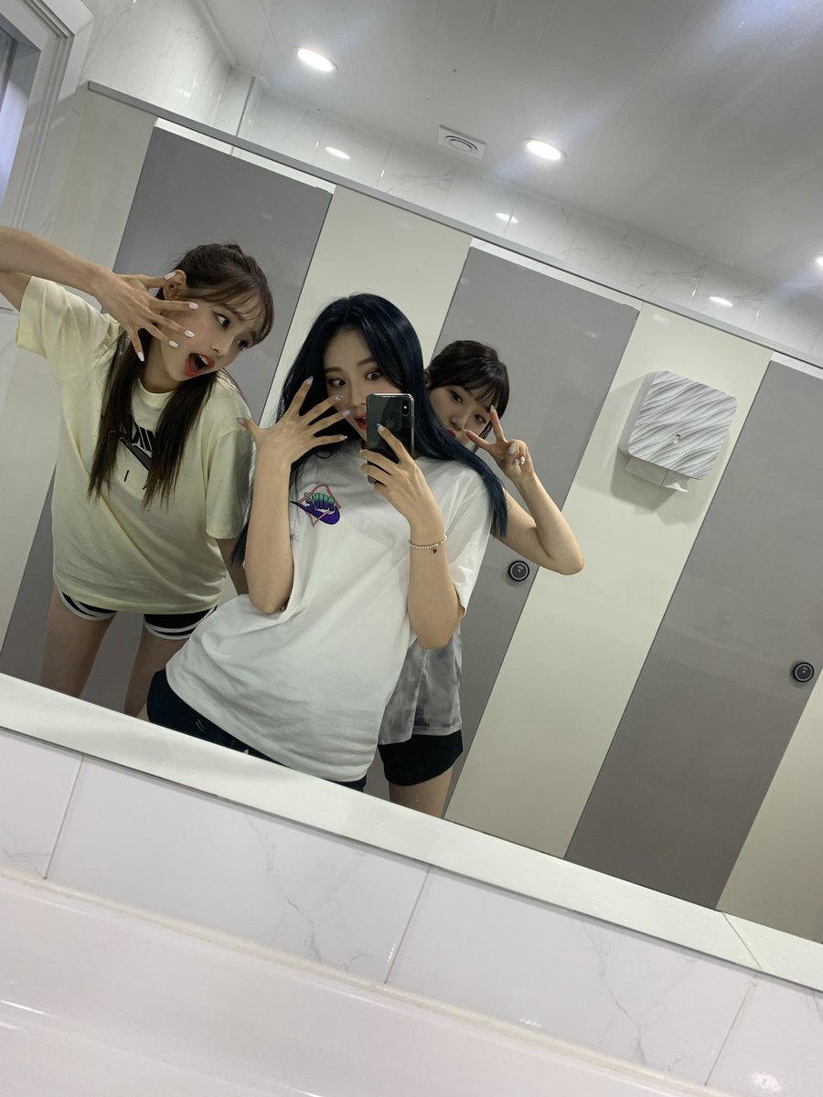 loonaphile's tweet photo. ESTA FOTO PÔS FIM A TODOS OS MEUS PROBLEMAS, EU NUNCA FUI TRISTE EM TODA A MINHA VIDA, EXISTÊNCIA! https://t.co/0nI2WJthT6