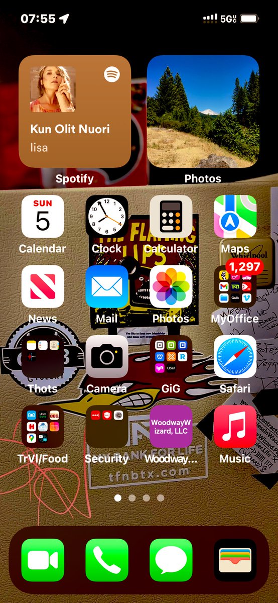 HTMLWizard's tweet photo. I. Am. Feeling. :
Like a #DigitalDump is coming on. Zo, I will be bZ for a minute. Be. Prepared. Your. Notifications are about to blow up.
All images shared #CopyLeft free to use, sell, trade, or even *gasps* #NFT as a #NFTCommunity!
Because I don’t. ”clout”.
#IAmDaNFT!
✌️☮️♋️ https://t.co/iQ9fgSRAfd