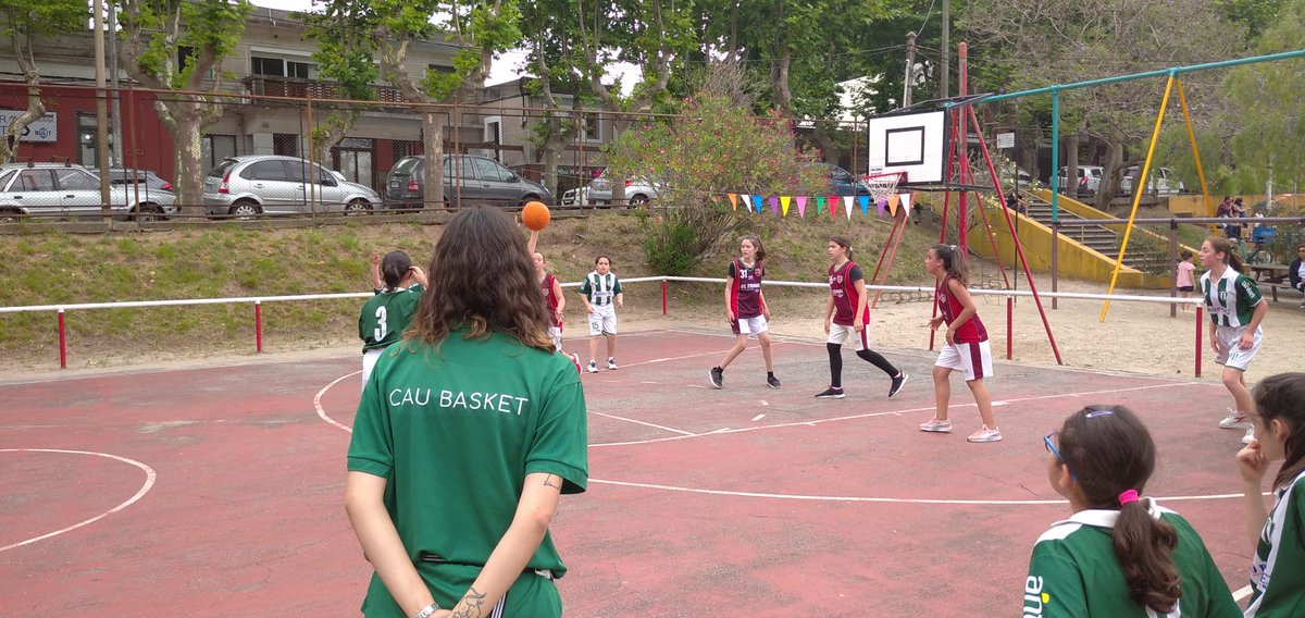Este sábado 4 de diciembre se llevó a cabo el primer encuentro nacional de Minibasquet femenino del departamento de Colonia con instituciones y jugadoras de distintas partes del país jugando en 4 canchas simultáneas, con la organización del Club Atlético Juventud