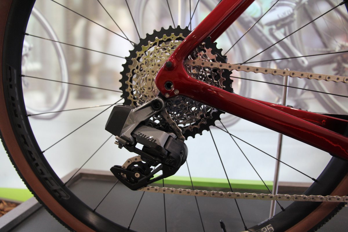 Radmitte's tweet photo. Neu bei uns!
Das @TrekBikes Checkpoint SL6 mit Carbonrahmen und @SRAMroad Rival eTap Schaltung!

#radmitte #trek #magdeburg #checkpointsl #sram #gravel #gravelbike #fahrradfahren #radfahren #cycling #crimson #carbon #adventure #rideon
(unbezahlte Werbung wegen Markennennung) https://t.co/rmbu6oJggw