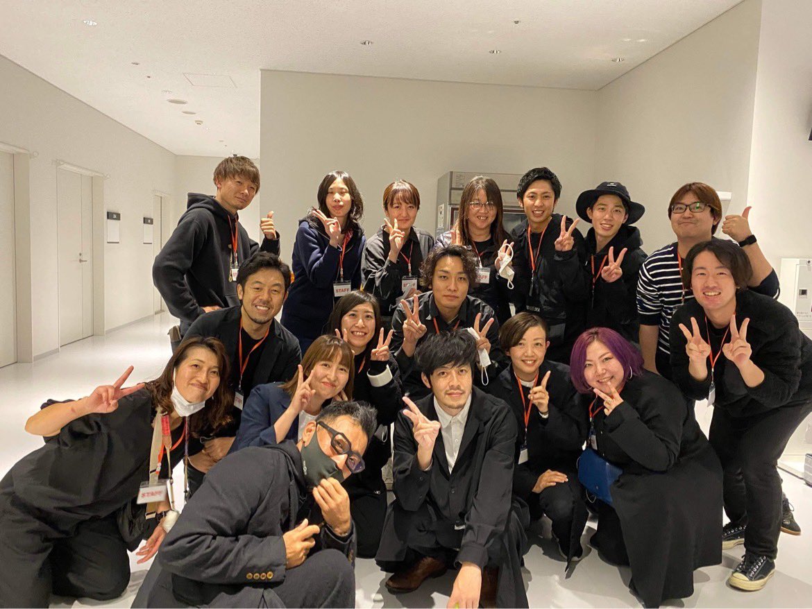 JOYRICH0727's tweet photo. 西野亮廣講演会スタッフをしてみて‼️

講演会の話にもあった通りまさに！！
今の時代は、レストラン型よりバーベキュー型のビジネスモデル。

講演会だけを聞きに行くよりも、
講演会スタッフとして話を聞く方が、
充実感が数倍増す。

やってよかった。やれてよかった。

今日から僕は、西野スタッフ https://t.co/z2F1yyk07q