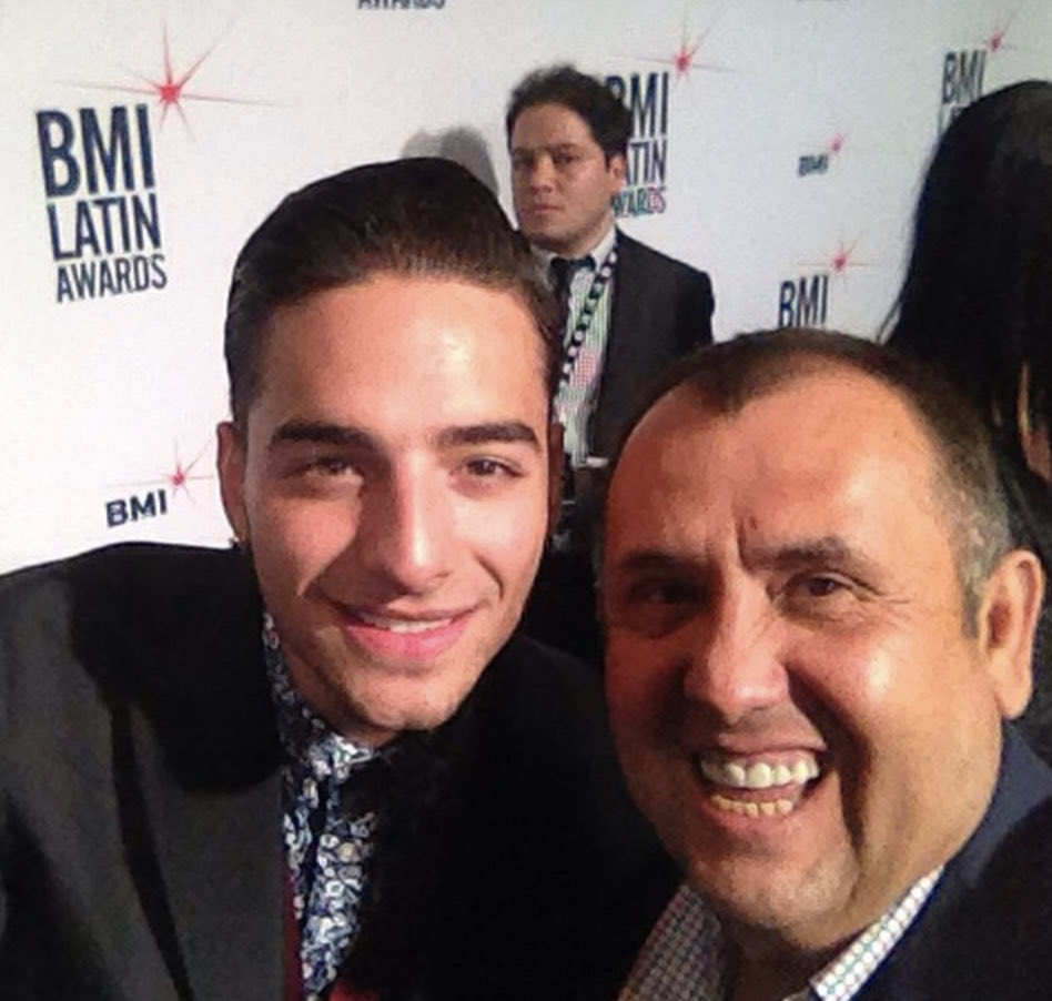 manfredoschmidt's tweet photo. En los BMI Latin Awards en Miami, con el buen Maluma, gran cantante, compositor, joven talento, decidido a ser de los grandes, abrazo enorme, éxito y que siga triunfando @Maluma #Maluma #Maluma Fans #ManfredoSchmidt https://t.co/UtYSjtQTOj