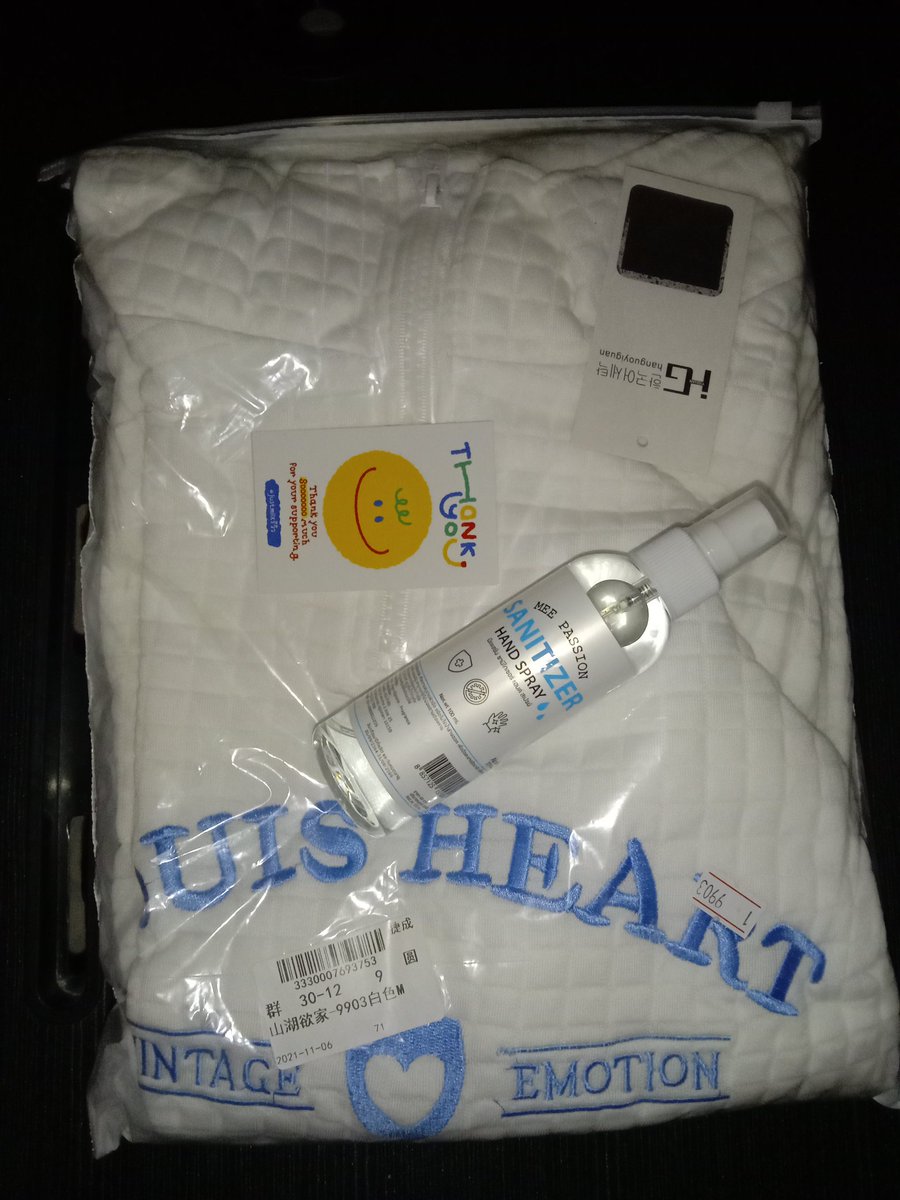 เสื้อนี่ใส่สบายมากกกก ถึงแขนยาวแต่ผ้าไม่ได้ร้อนเลย แล้วก็ขอบคุณสำหรับแอลกอฮอล์ด้วยนะค้าบบบ  #justmiixรีวิว