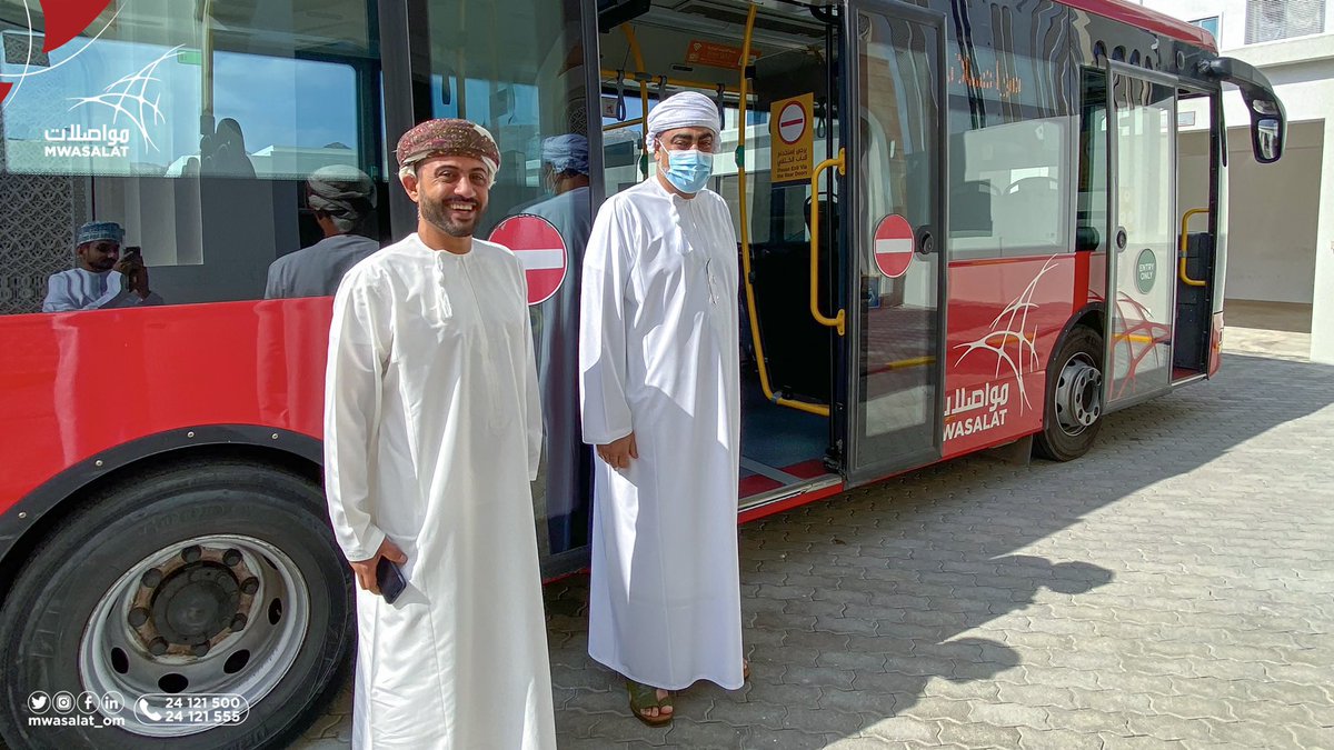 RoyalOmanFamily's tweet photo. تشجيعاً لثقافة استخدام وسائل النقل العام، قام صاحب السمو السيد #تيمور_بن_أسعد آل سعيد، رئيس مجلس محافظي البنك المركزي، بتجربة خدمة حافلات #مواصلات صباح هذا اليوم من ولاية السيب إلى المنطقة التجارية بولاية مطرح. https://t.co/lzgdBaKmyd