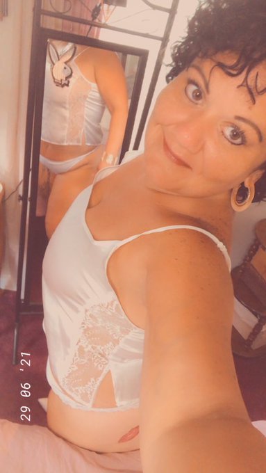 Wakey wakey 😘 https://t.co/qerYHSav9V https://t.co/jPcroPJL0y