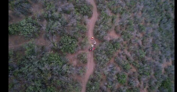 DroneSARChile's tweet photo. Nuestro Equipo DroneSar se desplegó en la comuna de Malloa. Donde apoyaron a Equipos de emergencia en la búsqueda y minitoreo de descenso de persona desaparecida @BomberosdeChile @CBMalloa https://t.co/HHMpSKoOHU