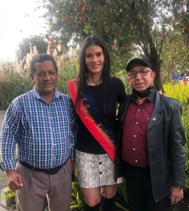 APUEM1's tweet photo. APUEM participó y gano desde inauguración, con su madrina MSc. Maria Moreira, DOCENTE I JUEGOS NACIONALES FEPUPE https://t.co/l73TrrjGMc