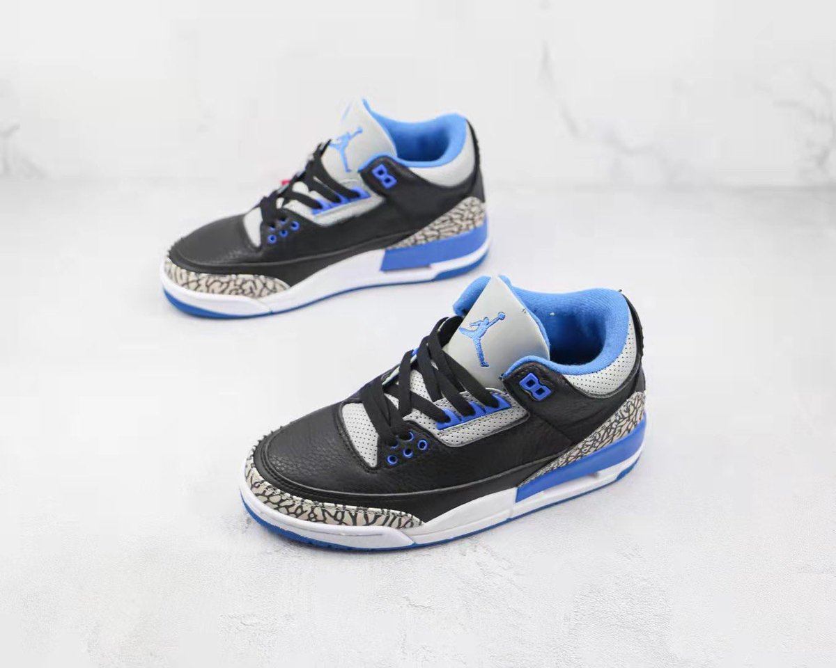 Gator_Kicks's tweet photo. 🚨 New Release🚨 Gator 3️⃣ “Royal &amp; Black” 👑🔵⚫️🐊
#BillyNapierEra #ScaredMoneyDontMakeMoney 

Link: https://t.co/tGjz0UoWQD https://t.co/MGQqIdJbvi