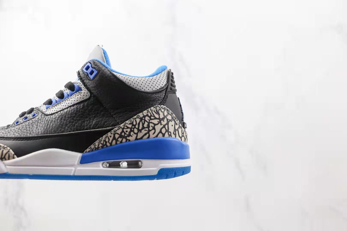 Gator_Kicks's tweet photo. 🚨 New Release🚨 Gator 3️⃣ “Royal &amp; Black” 👑🔵⚫️🐊
#BillyNapierEra #ScaredMoneyDontMakeMoney 

Link: https://t.co/tGjz0UoWQD https://t.co/MGQqIdJbvi