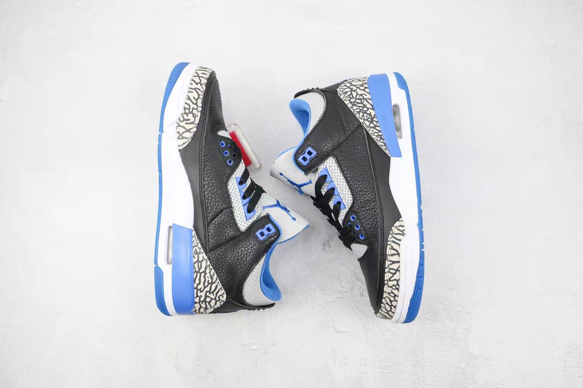 Gator_Kicks's tweet photo. 🚨 New Release🚨 Gator 3️⃣ “Royal &amp; Black” 👑🔵⚫️🐊
#BillyNapierEra #ScaredMoneyDontMakeMoney 

Link: https://t.co/tGjz0UoWQD https://t.co/MGQqIdJbvi