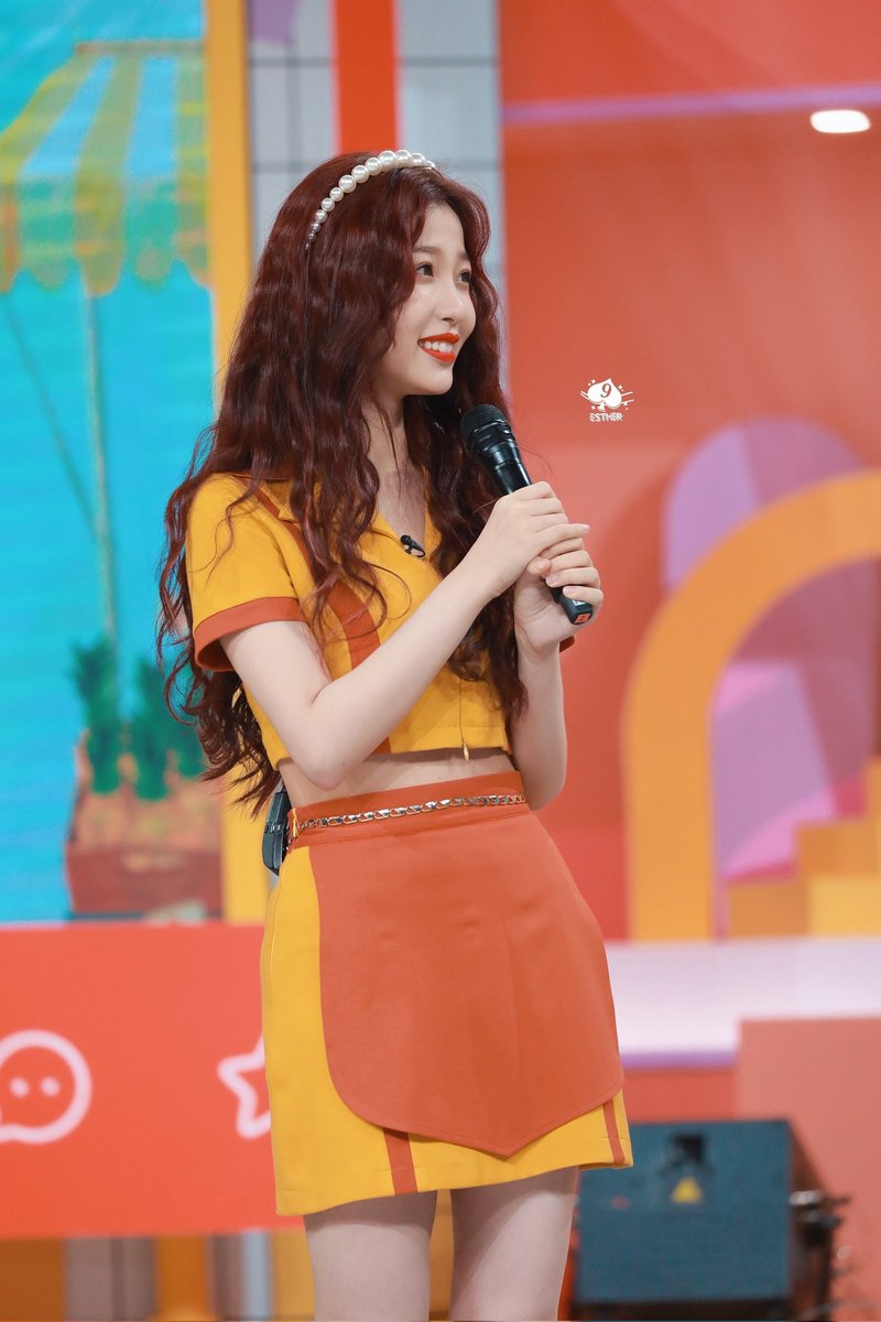 Tabtim1812's tweet photo. ยังคงเชื่อมั่นในตัวคุณเสมอ💖#YuShuxinGraduation
#EstherYu #YuShuXin https://t.co/yWBILBNUEv