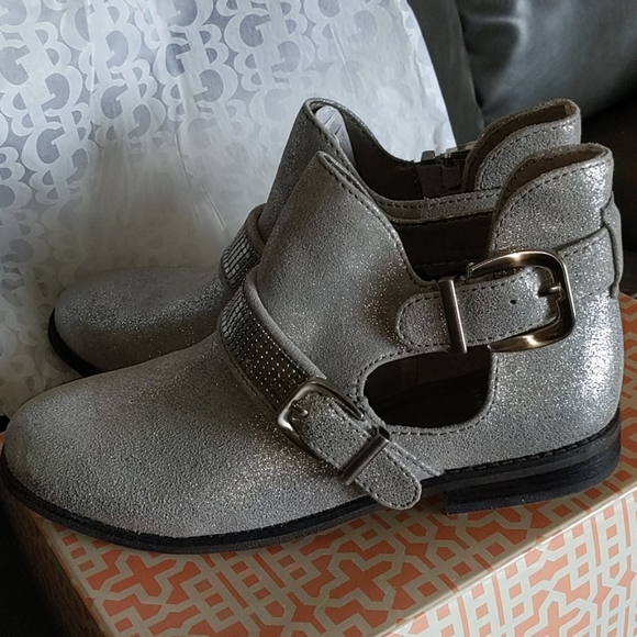 ChuckHaaland's tweet photo. So good I had to share! Check out all the items I'm loving on @Poshmarkapp from @JessicaGSchoon #poshmark #fashion #style #shopmycloset #giannibini #talbots #coach: https://t.co/h1TvN6g9DY https://t.co/s5bT5jveaq