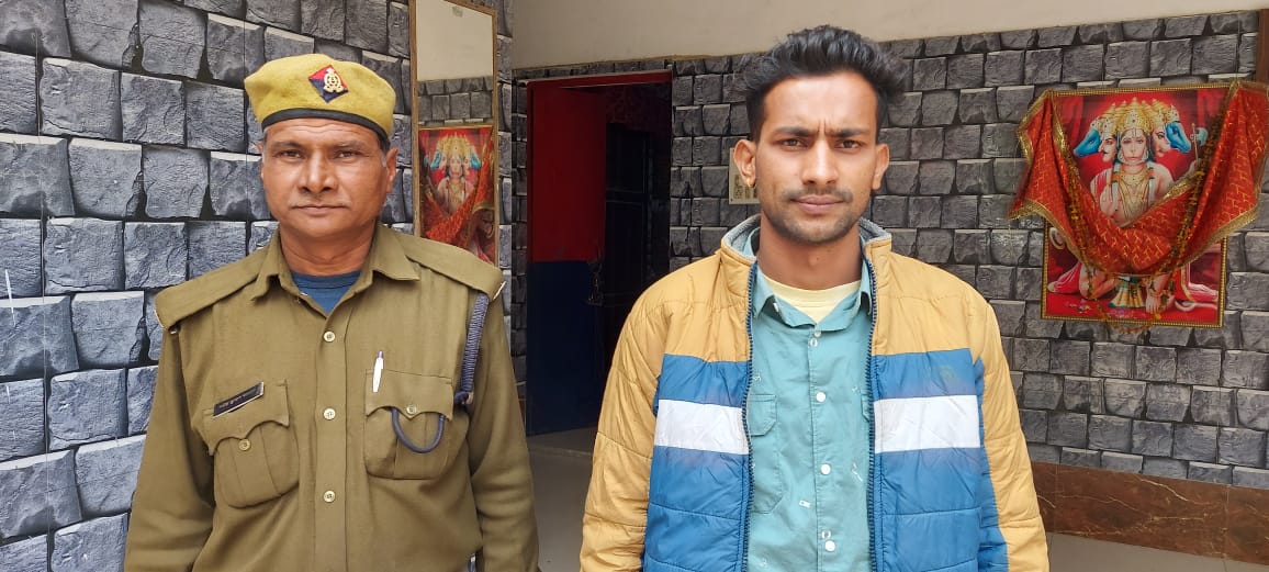 विकास दुबे याद है न? उसके शार्प शूटर अमर दूबे को कानपुर देहात में विकास यादव में शरण दी थी। कानपुर पुलिस ने 18 महीने बाद विकास को दबोच लिया। #Kanpur #Crime #VikasDubey <a href="/NBTLucknow/">NBT Lucknow</a>
