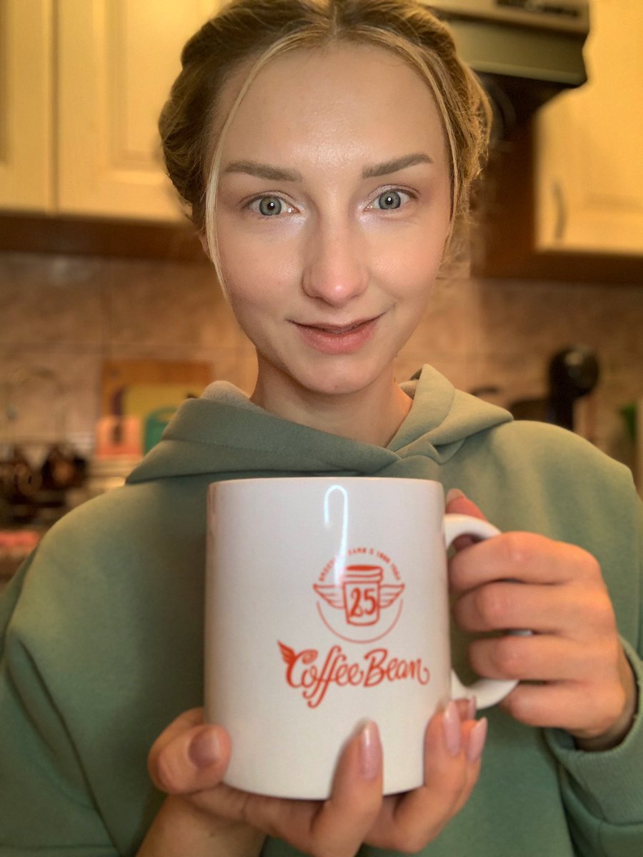 Девушка с кружкой (неудачный закос под Навку) tweet media