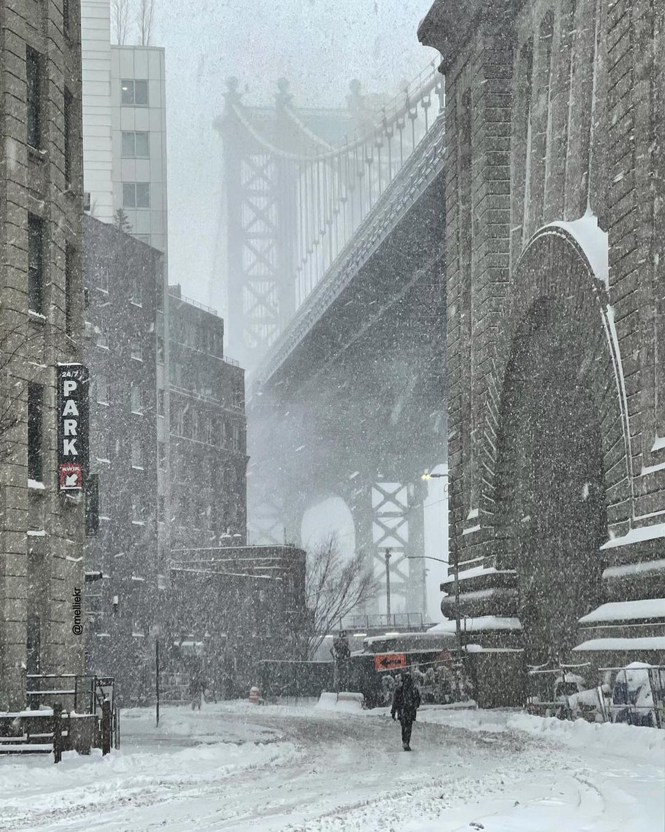Winter in Dumbo, Brooklin

📷melliekr