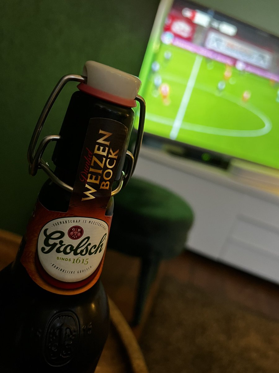 ptbat's tweet photo. Heerlijk! 3 punten. Proost 🍺 #FCTwente #ptbat https://t.co/smgtdOBNYy