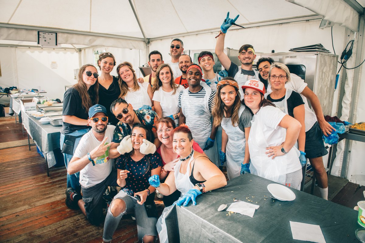 Charrues's tweet photo. C’est la journée mondiale du bénévolat ! 🙏
L’occasion de saluer l’engagement de nos 7000 bénévoles et des 130 associations sans qui le festival n’existerait pas ! 🤍
#JournéeMondialeduBénévolat

📸 Nico M https://t.co/GUzO8RVB44